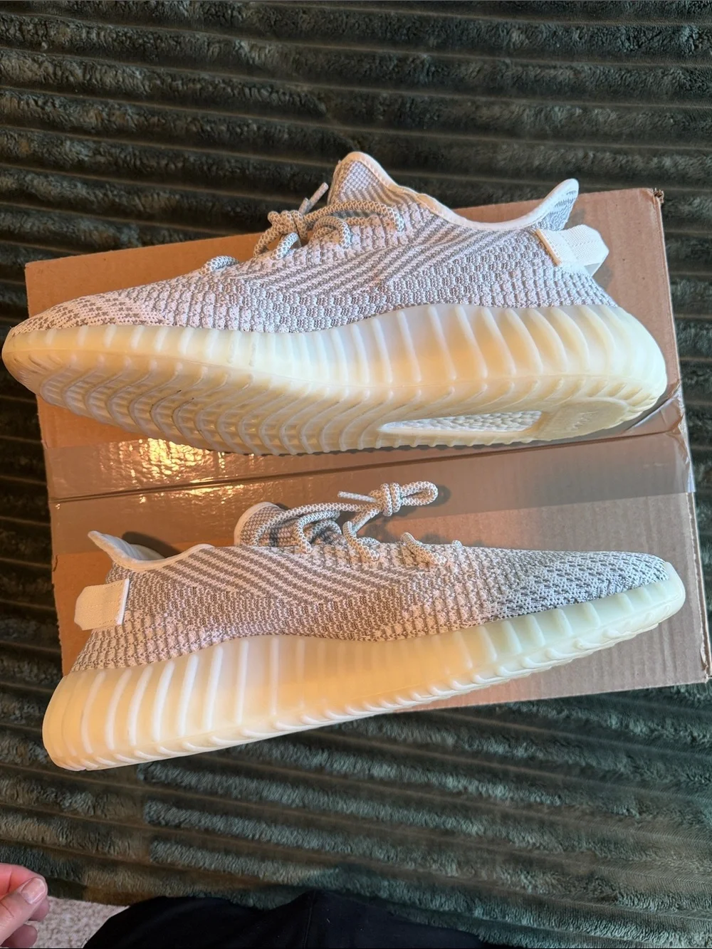 YZY 350 v2 adidas static